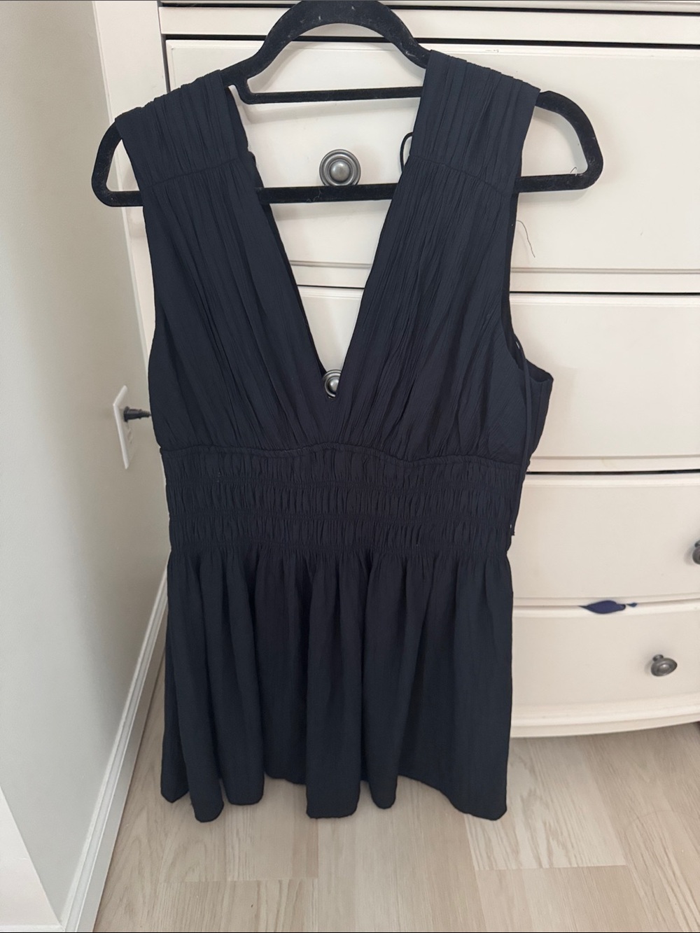Abercrombie & Fitch Black V-Neck Smocked Waist Sleeveless Dress